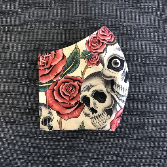 Skulls and roses ecru